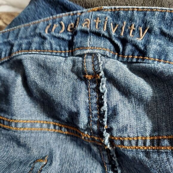 Relatively capris size 18W waist 41" inseam 24 - Picture 3 of 4